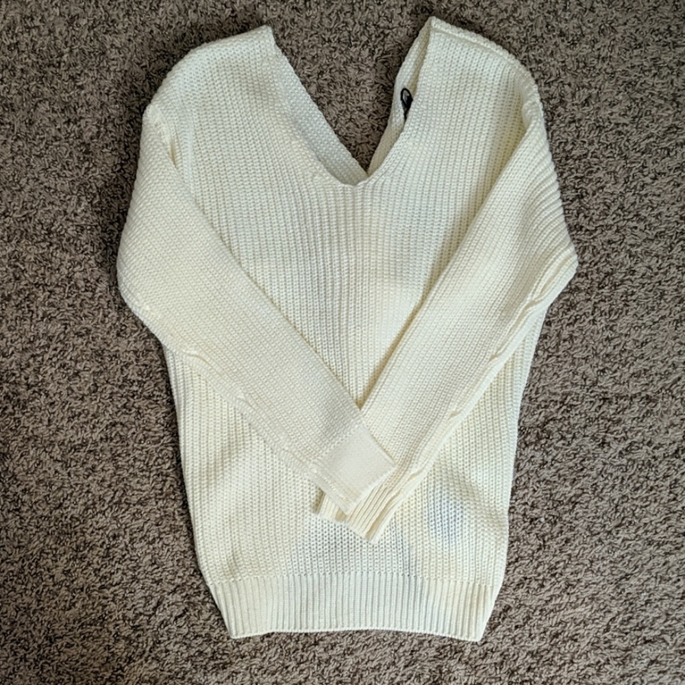 V neck knit sweater with knot back